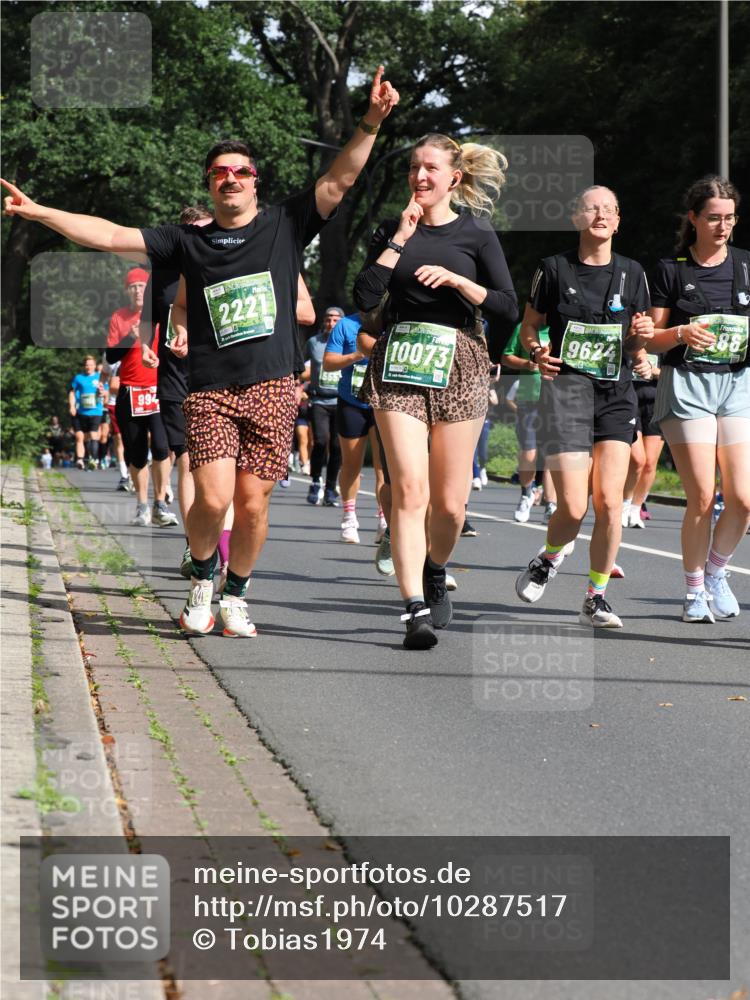 13.09.2026 - 21. swb-Marathon Bremen TobiasT http://msf.ph/oto/10287517 13.09.2026 12:22:01 Laufen 994, 2221, 9624, 555, 10073, 86 meine-sportfotos.de