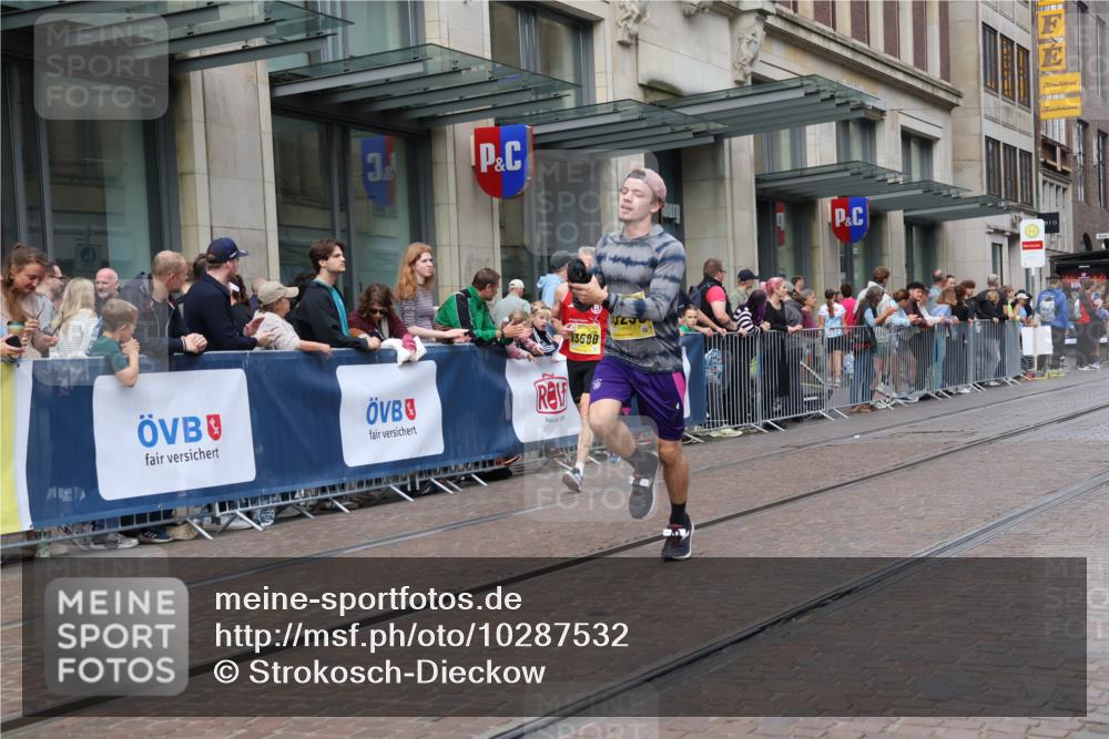 13.09.2026 - 21. swb-Marathon Bremen Strokosch-Dieckow http://msf.ph/oto/10287532 13.09.2026 10:42:48 Ziel 10336, 10988, 11042, 11143, 11265, 11442, 11632, 12053, 12469, 13523, 13580, 10235, 10312, 10358, 10632, 10775, 10816, 11779, 12281 meine-sportfotos.de