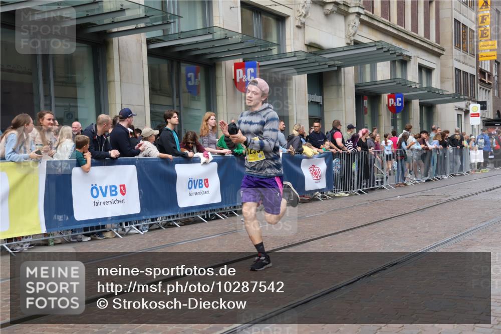 13.09.2026 - 21. swb-Marathon Bremen Strokosch-Dieckow http://msf.ph/oto/10287542 13.09.2026 10:42:48 Ziel 10336, 10988, 11042, 11143, 11265, 11442, 11632, 12053, 12469, 13523, 13580, 10235, 10312, 10358, 10632, 10775, 10816, 11779, 12281 meine-sportfotos.de
