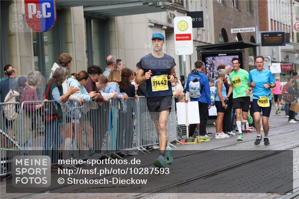 13.09.2026 - 21. swb-Marathon Bremen Strokosch-Dieckow http://msf.ph/oto/10287593 13.09.2026 10:42:56 Ziel 10336, 10346, 10456, 10618, 11042, 11143, 11265, 11442, 11632, 12053, 12406, 12469, 13523, 10235, 10312, 10816, 10988, 11779, 12281, 13580 meine-sportfotos.de