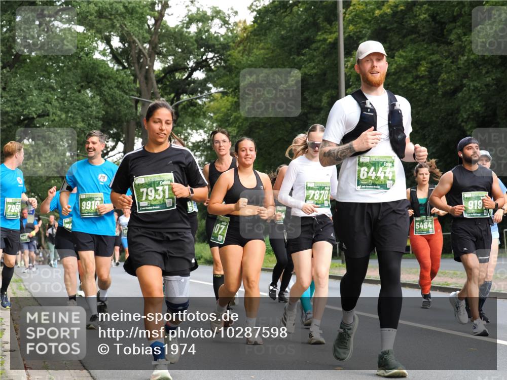 13.09.2026 - 21. swb-Marathon Bremen TobiasT http://msf.ph/oto/10287598 13.09.2026 12:22:17 Laufen 795, 9919, 7081, 7931, 07, 7870, 6444, 5464, 919 meine-sportfotos.de