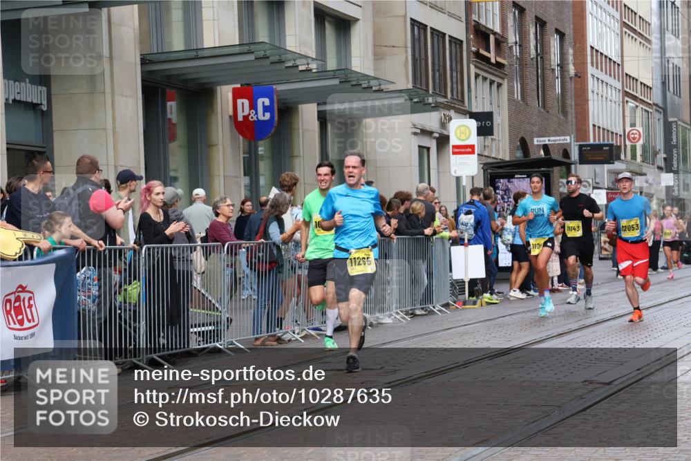 13.09.2026 - 21. swb-Marathon Bremen Strokosch-Dieckow http://msf.ph/oto/10287635 13.09.2026 10:42:59 Ziel 10346, 10456, 10618, 11042, 11143, 11265, 11468, 11632, 11826, 12053, 12406, 12469, 13523, 10235, 10312, 10336, 10816, 10988, 11442, 12281, 13580 meine-sportfotos.de