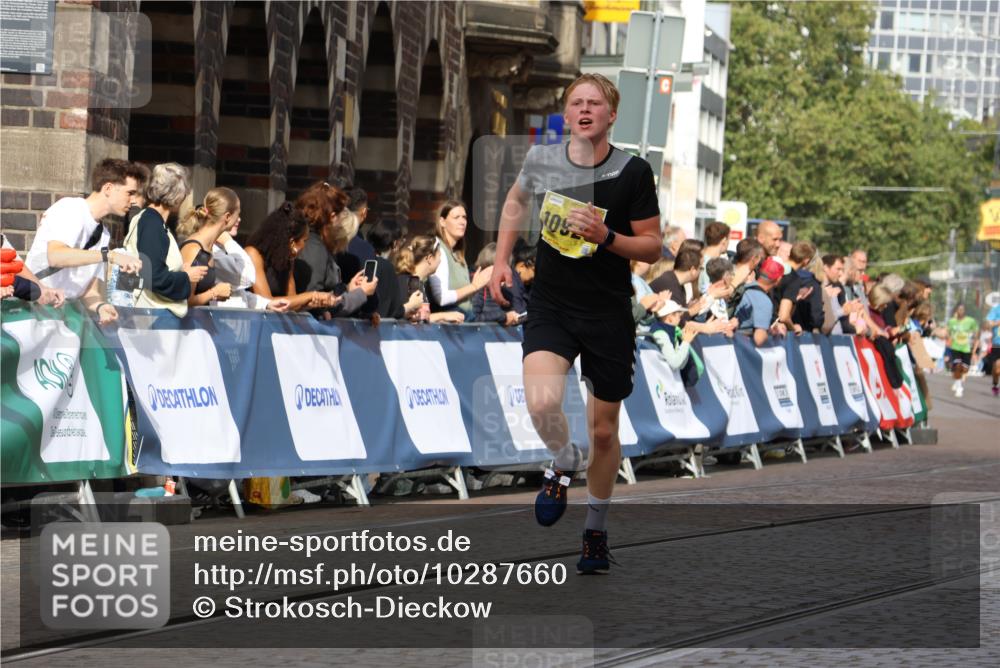 13.09.2026 - 21. swb-Marathon Bremen Strokosch-Dieckow http://msf.ph/oto/10287660 13.09.2026 10:39:01 Ziel 10441, 11127, 12370, 13539, 11227, 11454, 12003, 13641 meine-sportfotos.de