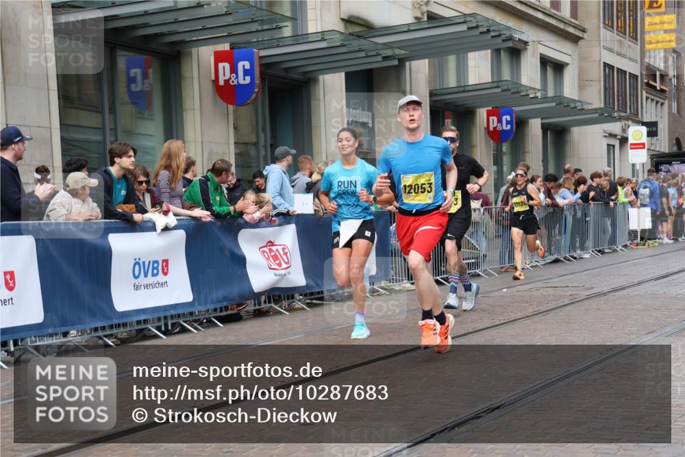 13.09.2026 - 21. swb-Marathon Bremen Strokosch-Dieckow http://msf.ph/oto/10287683 13.09.2026 10:43:04 Ziel 10328, 10346, 10456, 10618, 11143, 11468, 11607, 11632, 11826, 12406, 12469, 13523, 10235, 10336, 10816, 10988, 11042, 11143, 11265, 11442, 12053, 13523, 13580 meine-sportfotos.de