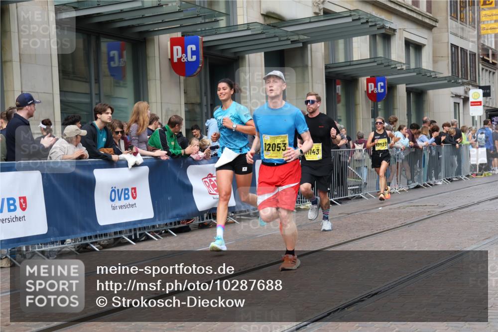 13.09.2026 - 21. swb-Marathon Bremen Strokosch-Dieckow http://msf.ph/oto/10287688 13.09.2026 10:43:04 Ziel 10328, 10346, 10456, 10618, 11143, 11468, 11607, 11632, 11826, 12406, 12469, 13523, 10235, 10336, 10816, 10988, 11042, 11143, 11265, 11442, 12053, 13523, 13580 meine-sportfotos.de