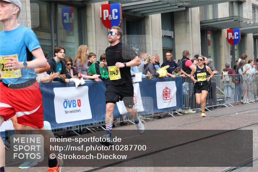 13.09.2026 - 21. swb-Marathon Bremen Strokosch-Dieckow http://msf.ph/oto/10287700 13.09.2026 10:43:05 Ziel 10328, 10346, 10456, 10618, 11468, 11607, 11632, 11826, 12406, 12469, 10235, 10336, 10816, 10988, 11042, 11143, 11265, 11442, 12053, 13523, 13580 meine-sportfotos.de