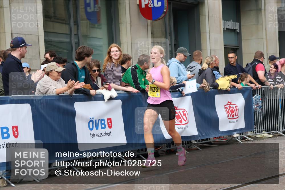 13.09.2026 - 21. swb-Marathon Bremen Strokosch-Dieckow http://msf.ph/oto/10287725 13.09.2026 10:43:10 Ziel 10328, 10346, 10456, 10618, 10742, 11468, 11607, 11826, 12406, 13509, 10235, 10336, 10988, 11042, 11143, 11265, 11442, 11632, 12053, 12469, 13523, 13580 meine-sportfotos.de