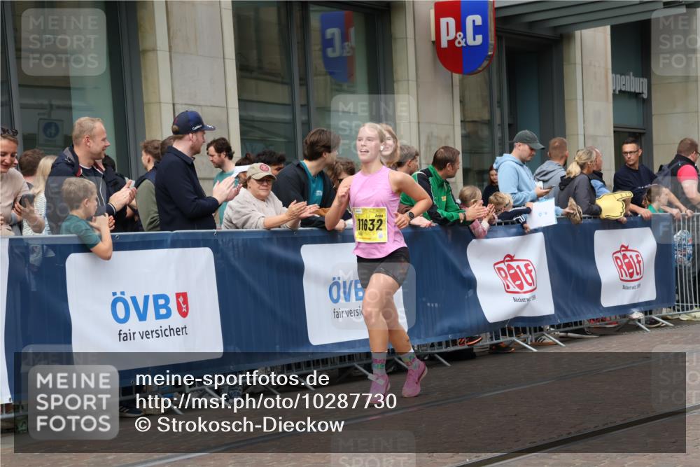 13.09.2026 - 21. swb-Marathon Bremen Strokosch-Dieckow http://msf.ph/oto/10287730 13.09.2026 10:43:10 Ziel 10328, 10346, 10456, 10618, 10742, 11468, 11607, 11826, 12406, 13509, 10235, 10336, 10988, 11042, 11143, 11265, 11442, 11632, 12053, 12469, 13523, 13580 meine-sportfotos.de