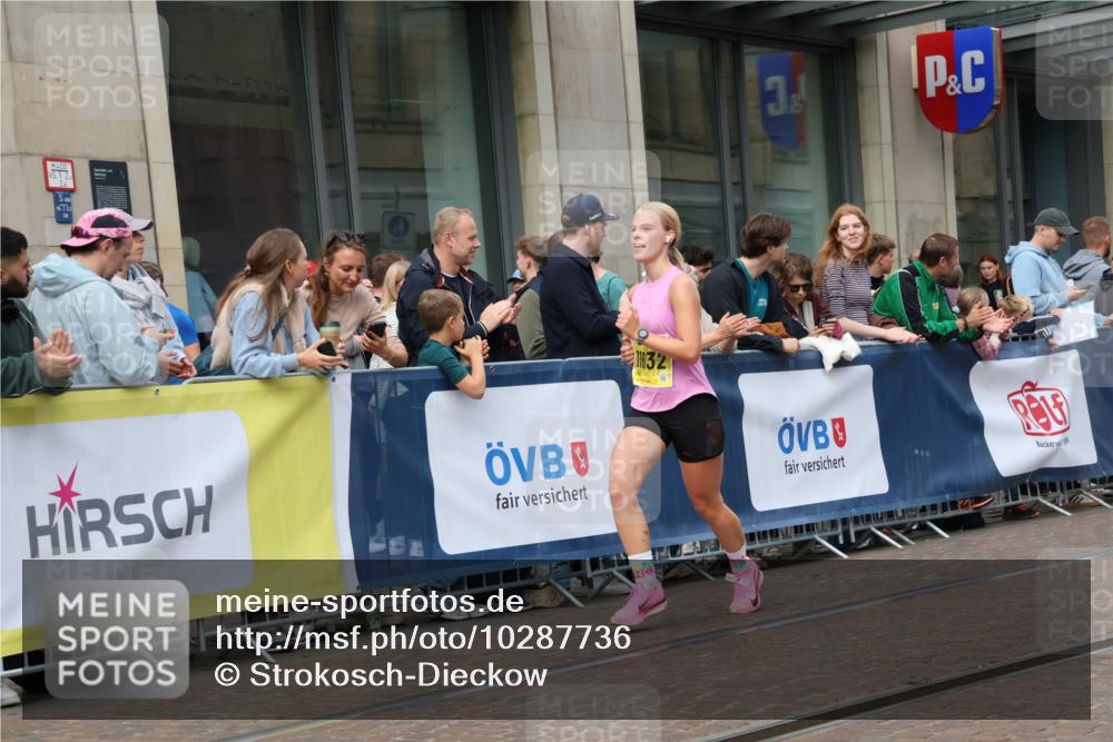 13.09.2026 - 21. swb-Marathon Bremen Strokosch-Dieckow http://msf.ph/oto/10287736 13.09.2026 10:43:10 Ziel 10328, 10346, 10456, 10618, 10742, 11468, 11607, 11826, 12406, 13509, 10235, 10336, 10988, 11042, 11143, 11265, 11442, 11632, 12053, 12469, 13523, 13580 meine-sportfotos.de