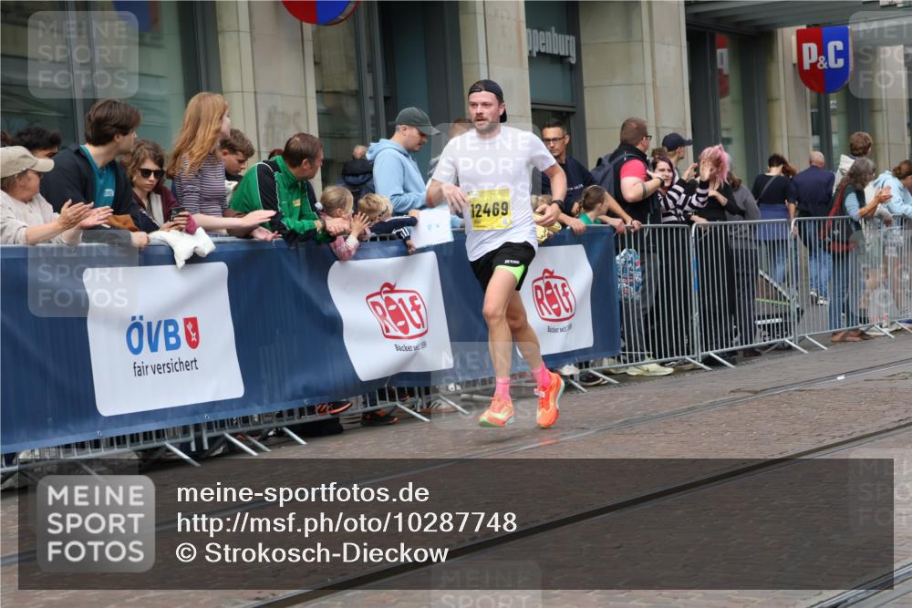 13.09.2026 - 21. swb-Marathon Bremen Strokosch-Dieckow http://msf.ph/oto/10287748 13.09.2026 10:43:11 Ziel 10328, 10346, 10456, 10618, 10742, 11468, 11607, 11826, 12406, 13509, 10336, 10988, 11042, 11143, 11265, 11442, 11632, 12053, 12469, 13523, 13580 meine-sportfotos.de