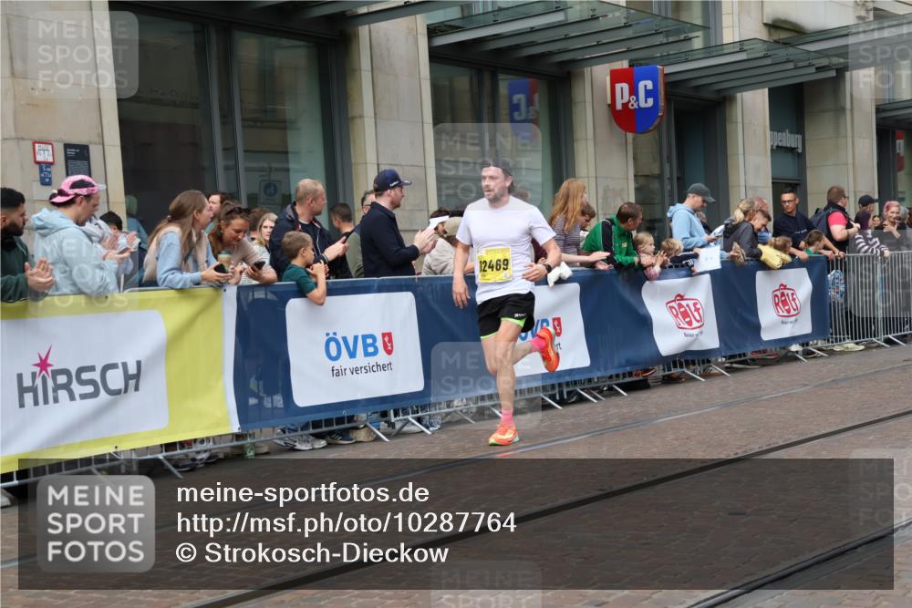 13.09.2026 - 21. swb-Marathon Bremen Strokosch-Dieckow http://msf.ph/oto/10287764 13.09.2026 10:43:12 Ziel 10328, 10346, 10456, 10618, 10742, 11468, 11607, 11826, 12406, 13509, 10336, 10988, 11042, 11143, 11265, 11442, 11632, 12053, 12469, 13523, 13580 meine-sportfotos.de