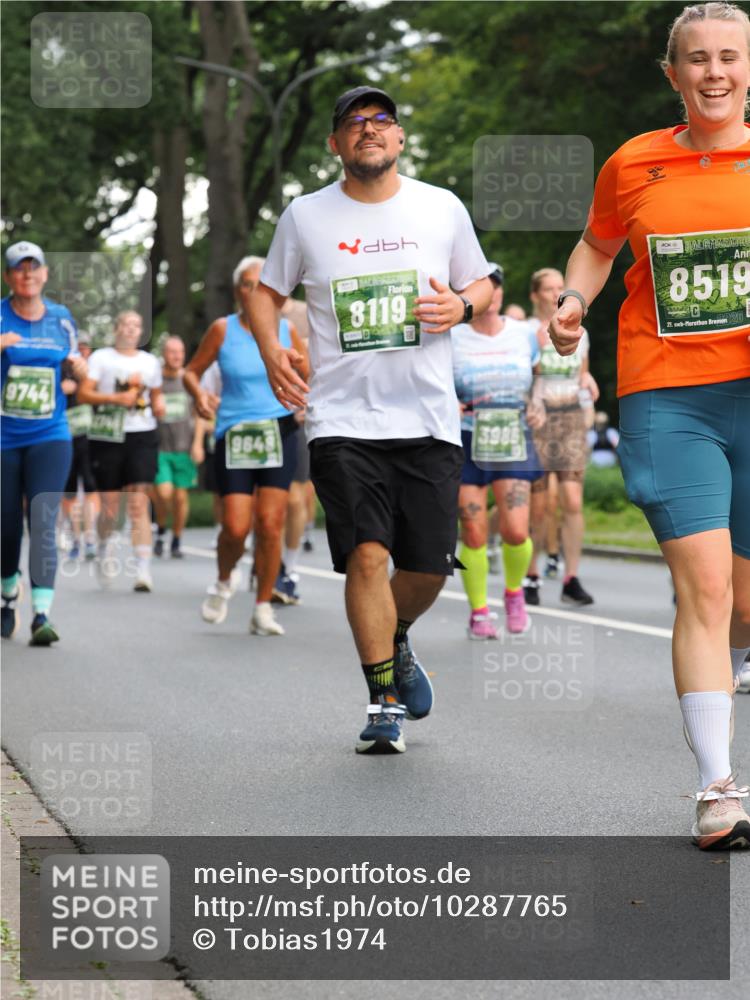 13.09.2026 - 21. swb-Marathon Bremen TobiasT http://msf.ph/oto/10287765 13.09.2026 12:23:02 Laufen 3267, 8119, 9745, 3985, 9648, 8519, 21, 26 meine-sportfotos.de