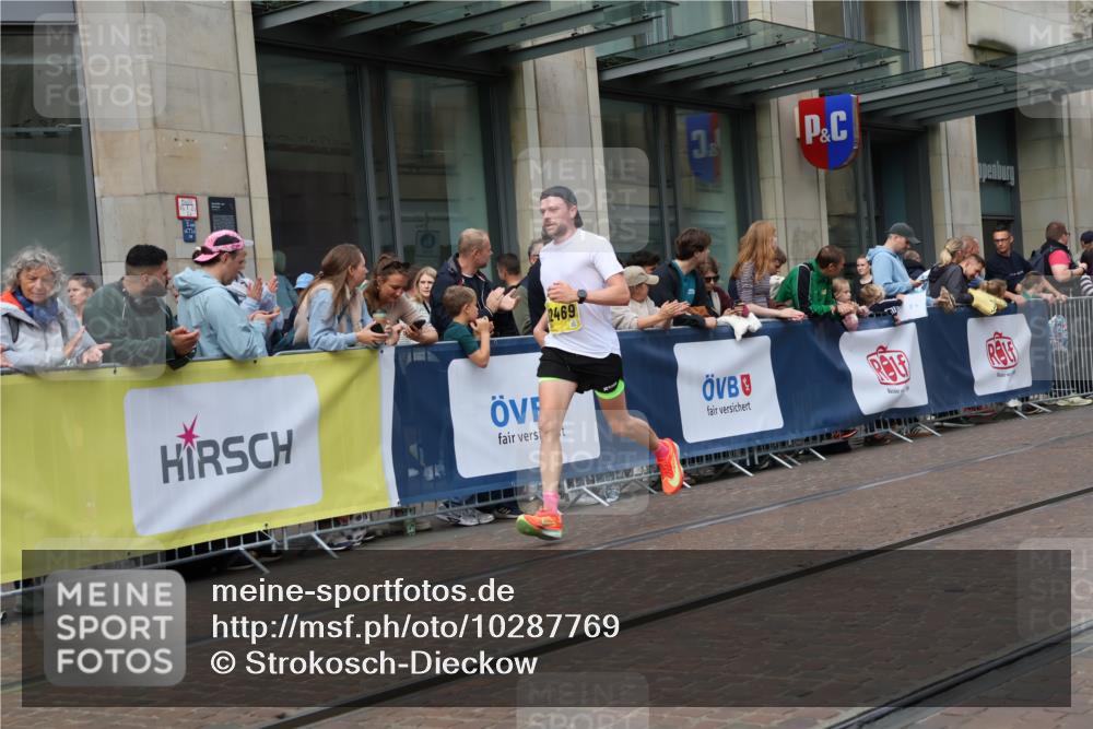 13.09.2026 - 21. swb-Marathon Bremen Strokosch-Dieckow http://msf.ph/oto/10287769 13.09.2026 10:43:12 Ziel 10328, 10346, 10456, 10618, 10742, 11468, 11607, 11826, 12406, 13509, 10336, 10988, 11042, 11143, 11265, 11442, 11632, 12053, 12469, 13523, 13580 meine-sportfotos.de