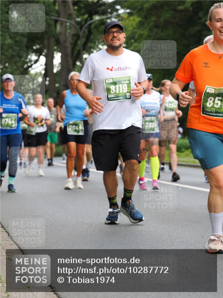 13.09.2026 - 21. swb-Marathon Bremen TobiasT http://msf.ph/oto/10287772 13.09.2026 12:23:02 Laufen 9744, 9849, 1257, 8119, 3986, 85, 21 meine-sportfotos.de