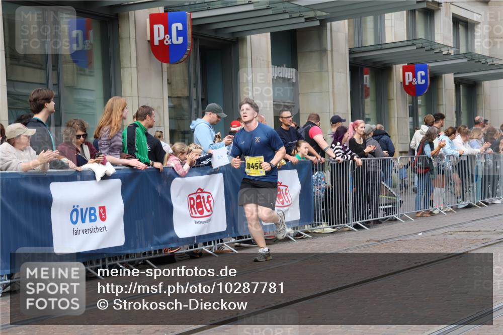 13.09.2026 - 21. swb-Marathon Bremen Strokosch-Dieckow http://msf.ph/oto/10287781 13.09.2026 10:43:17 Ziel 10328, 10346, 10618, 10742, 11468, 11607, 11826, 12250, 12253, 12406, 13509, 10336, 10456, 11042, 11143, 11265, 11442, 11632, 12053, 12469, 13523 meine-sportfotos.de