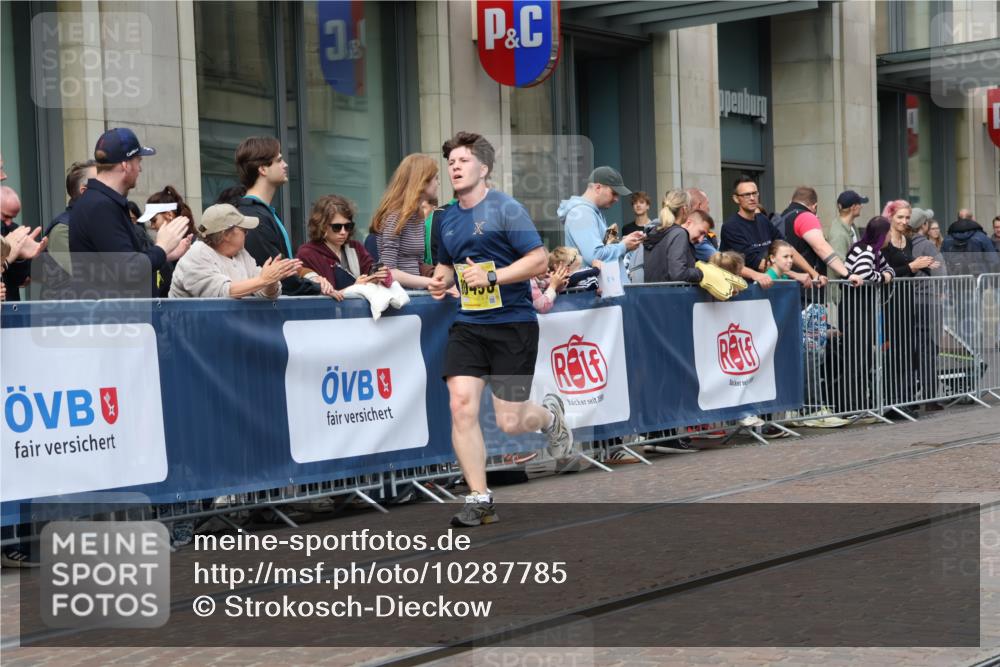 13.09.2026 - 21. swb-Marathon Bremen Strokosch-Dieckow http://msf.ph/oto/10287785 13.09.2026 10:43:18 Ziel 10328, 10346, 10618, 10742, 11468, 11607, 11826, 12250, 12253, 12406, 13509, 10336, 10456, 11042, 11143, 11265, 11442, 11632, 12053, 12406, 12469, 13523 meine-sportfotos.de