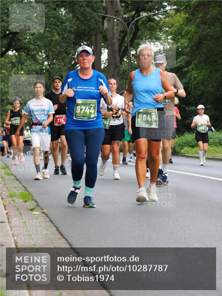13.09.2026 - 21. swb-Marathon Bremen TobiasT http://msf.ph/oto/10287787 13.09.2026 12:23:04 Laufen 2939, 1, 3975, 42, 5, 375, 9744, 746, 9648, 8687 meine-sportfotos.de