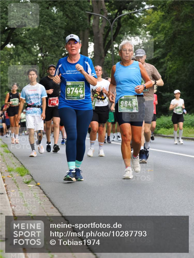 13.09.2026 - 21. swb-Marathon Bremen TobiasT http://msf.ph/oto/10287793 13.09.2026 12:23:05 Laufen 939, 2, 375, 9744, 9648, 8681 meine-sportfotos.de