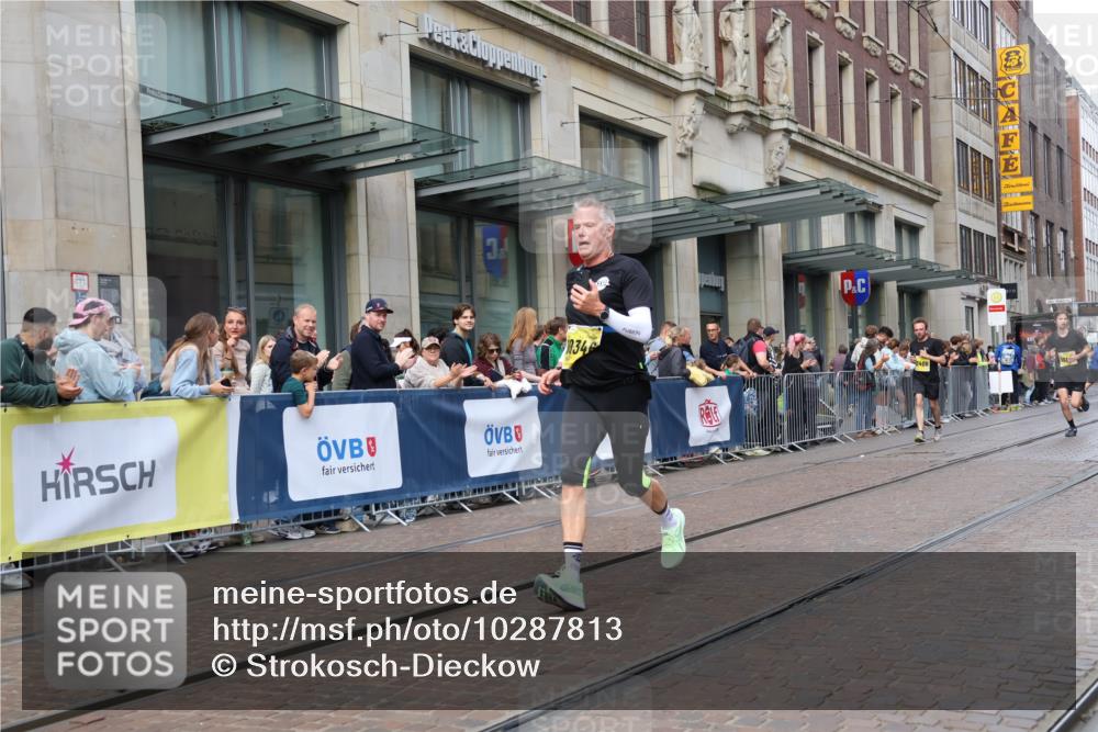 13.09.2026 - 21. swb-Marathon Bremen Strokosch-Dieckow http://msf.ph/oto/10287813 13.09.2026 10:43:20 Ziel 10328, 10618, 10742, 11019, 11468, 11607, 11826, 11948, 12250, 12253, 13509, 10336, 10346, 10456, 11042, 11143, 11265, 11442, 11632, 12053, 12406, 12469, 13523 meine-sportfotos.de