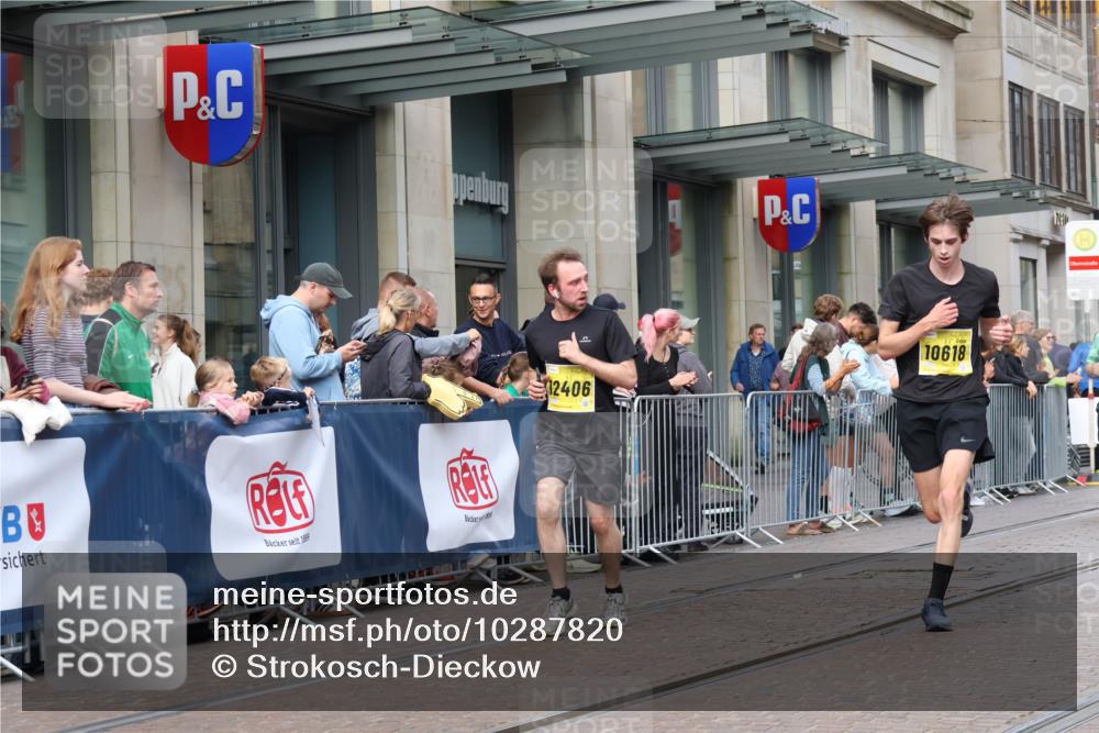 13.09.2026 - 21. swb-Marathon Bremen Strokosch-Dieckow http://msf.ph/oto/10287820 13.09.2026 10:43:22 Ziel 10328, 10742, 11019, 11468, 11607, 11826, 11948, 12250, 12253, 13509, 10336, 10346, 10456, 10618, 11042, 11143, 11265, 11442, 11632, 12053, 12406, 12469, 13523 meine-sportfotos.de