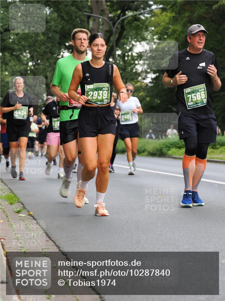 13.09.2026 - 21. swb-Marathon Bremen TobiasT http://msf.ph/oto/10287840 13.09.2026 12:23:13 Laufen 4434, 2939, 8405, 7566, 5615 meine-sportfotos.de