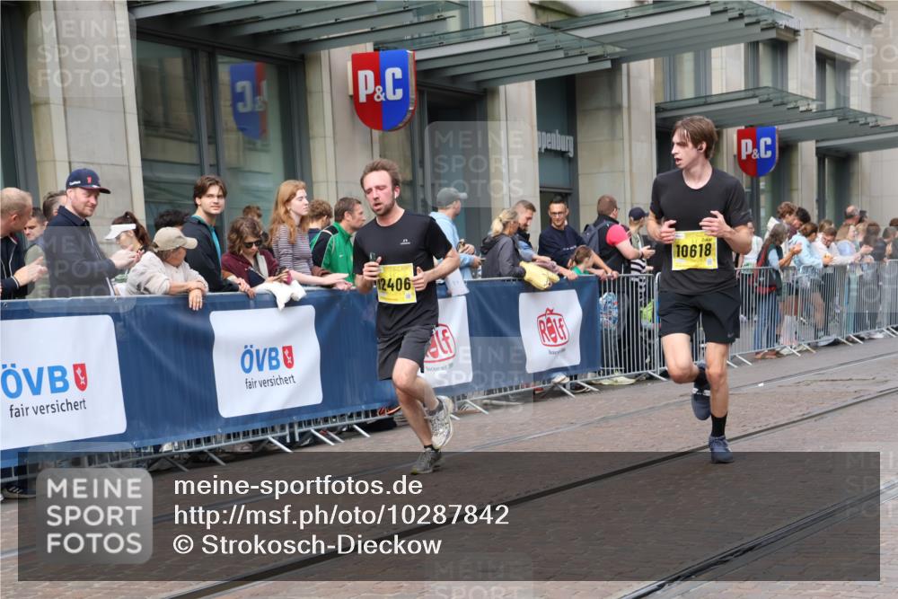 13.09.2026 - 21. swb-Marathon Bremen Strokosch-Dieckow http://msf.ph/oto/10287842 13.09.2026 10:43:23 Ziel 10328, 10742, 11019, 11468, 11607, 11826, 11948, 12250, 12253, 13509, 10346, 10456, 10618, 11042, 11143, 11265, 11632, 12053, 12406, 12469, 13523 meine-sportfotos.de