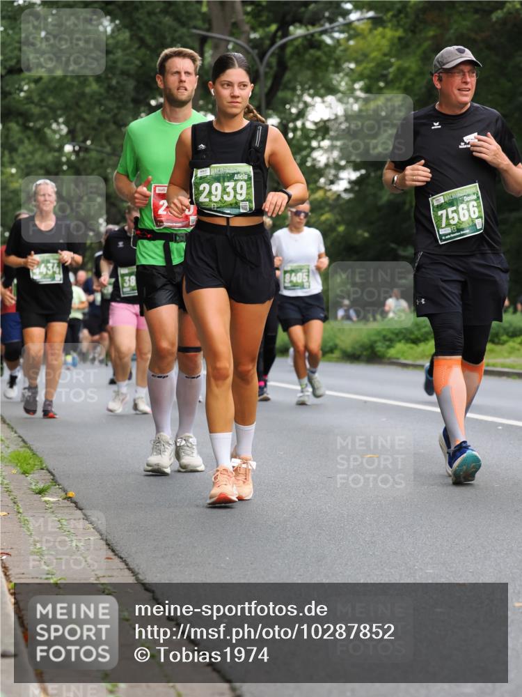 13.09.2026 - 21. swb-Marathon Bremen TobiasT http://msf.ph/oto/10287852 13.09.2026 12:23:13 Laufen 4434, 38, 2939, 8405, 7566, 5615 meine-sportfotos.de