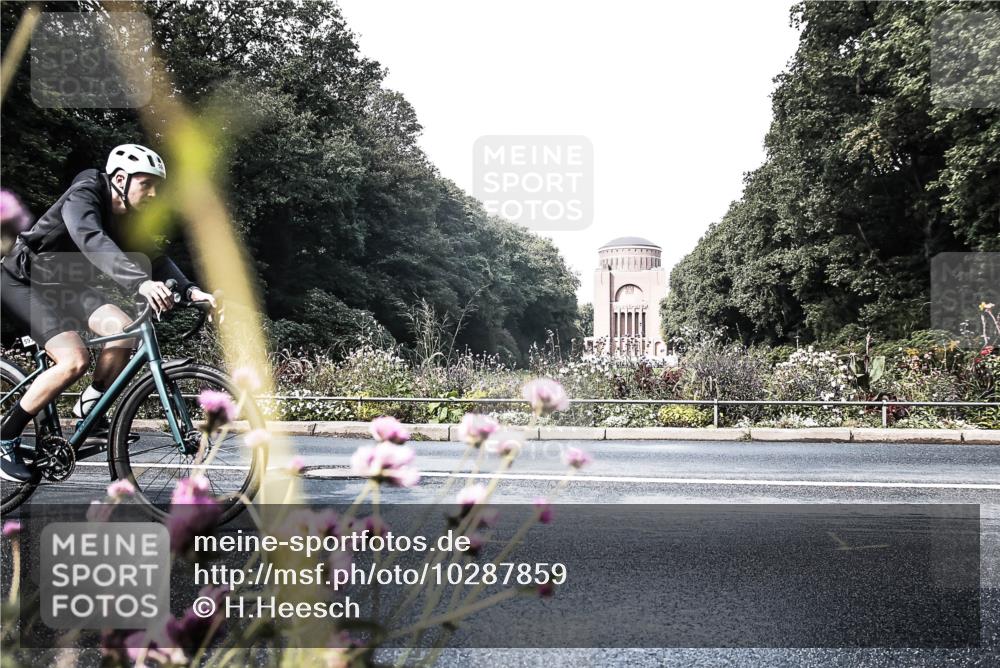 13.09.2026 - Stadtparktriathlon H.Heesch http://msf.ph/oto/10287859 13.09.2026 11:25:39 Radfahren 593, 625, 766, 771 meine-sportfotos.de