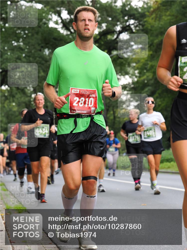 13.09.2026 - 21. swb-Marathon Bremen TobiasT http://msf.ph/oto/10287860 13.09.2026 12:23:15 Laufen 4434, 2810, 21, 8405 meine-sportfotos.de