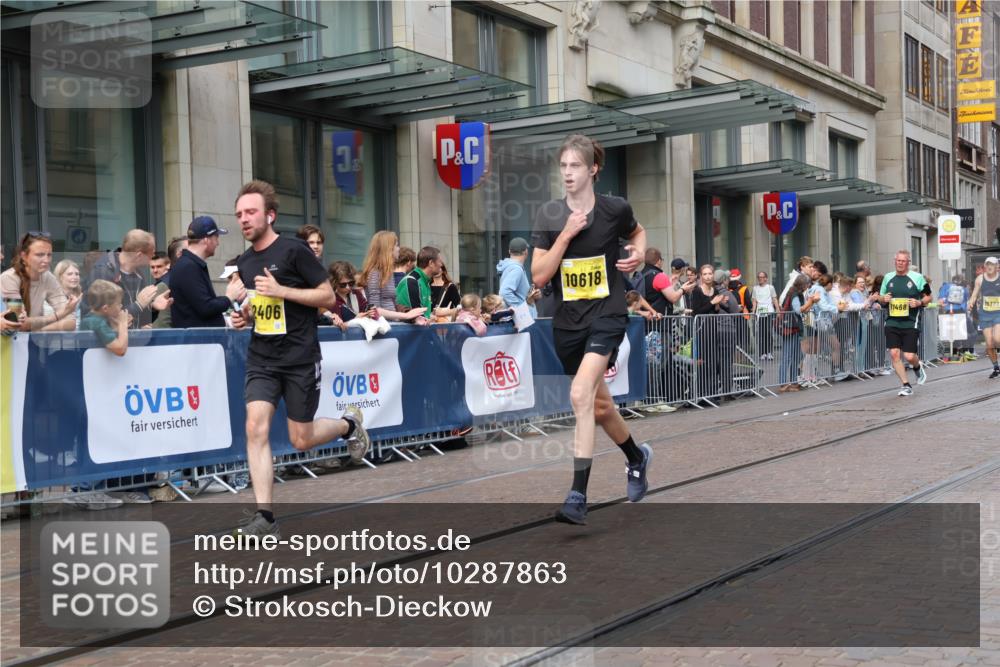 13.09.2026 - 21. swb-Marathon Bremen Strokosch-Dieckow http://msf.ph/oto/10287863 13.09.2026 10:43:23 Ziel 10328, 10742, 11019, 11468, 11607, 11826, 11948, 12250, 12253, 13509, 10346, 10456, 10618, 11042, 11143, 11265, 11632, 12053, 12406, 12469, 13523 meine-sportfotos.de
