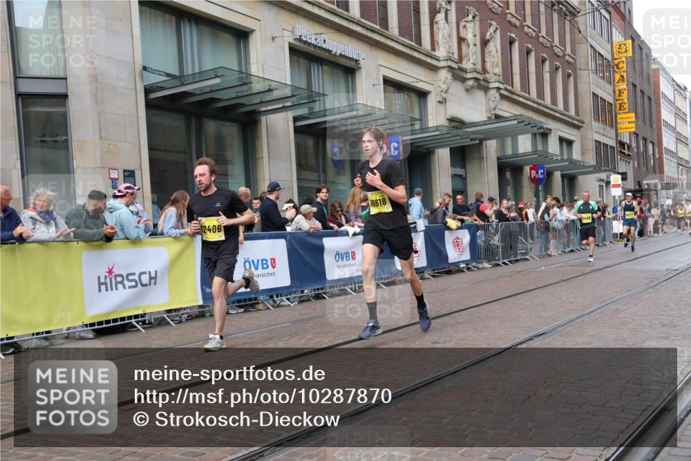 13.09.2026 - 21. swb-Marathon Bremen Strokosch-Dieckow http://msf.ph/oto/10287870 13.09.2026 10:43:24 Ziel 10328, 10337, 10742, 11019, 11208, 11468, 11607, 11826, 11948, 12250, 12253, 13509, 10346, 10456, 10618, 11042, 11143, 11265, 11468, 11632, 11826, 12053, 12406, 12469, 13523 meine-sportfotos.de