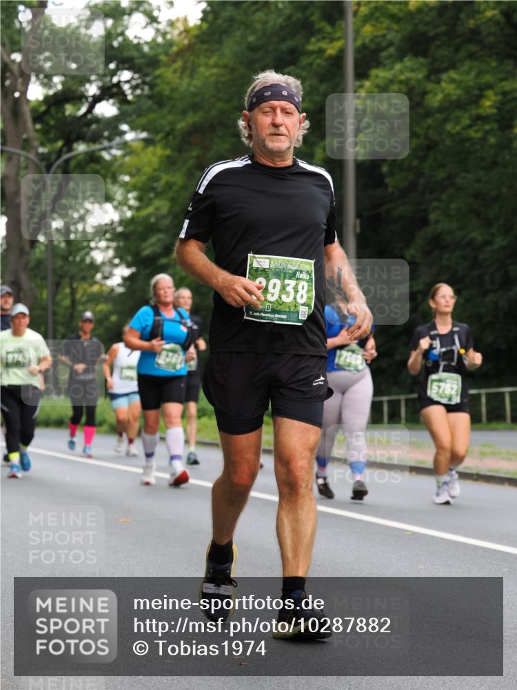 13.09.2026 - 21. swb-Marathon Bremen TobiasT http://msf.ph/oto/10287882 13.09.2026 12:23:24 Laufen 36, 2938, 21, 12560, 5762 meine-sportfotos.de