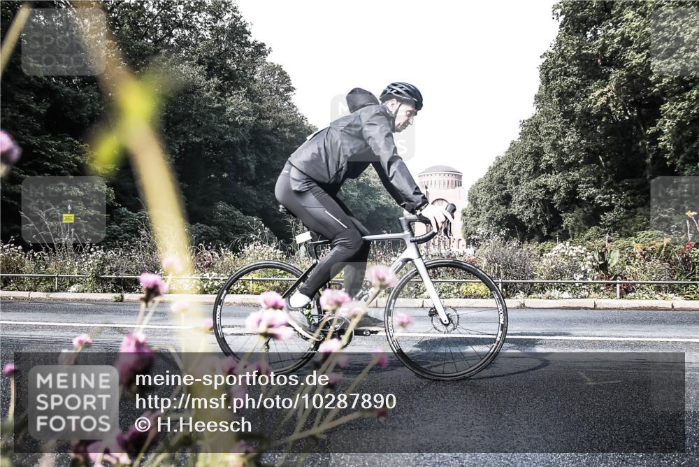 13.09.2026 - Stadtparktriathlon H.Heesch http://msf.ph/oto/10287890 13.09.2026 11:26:04 Radfahren 598, 616, 697, 1797 meine-sportfotos.de