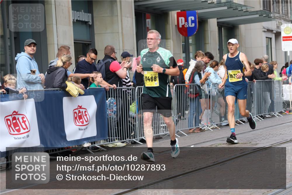 13.09.2026 - 21. swb-Marathon Bremen Strokosch-Dieckow http://msf.ph/oto/10287893 13.09.2026 10:43:25 Ziel 10328, 10337, 10742, 11019, 11208, 11607, 11948, 12250, 12253, 12436, 13509, 10346, 10456, 10618, 11042, 11143, 11265, 11468, 11632, 11826, 12053, 12406, 12469, 13523 meine-sportfotos.de