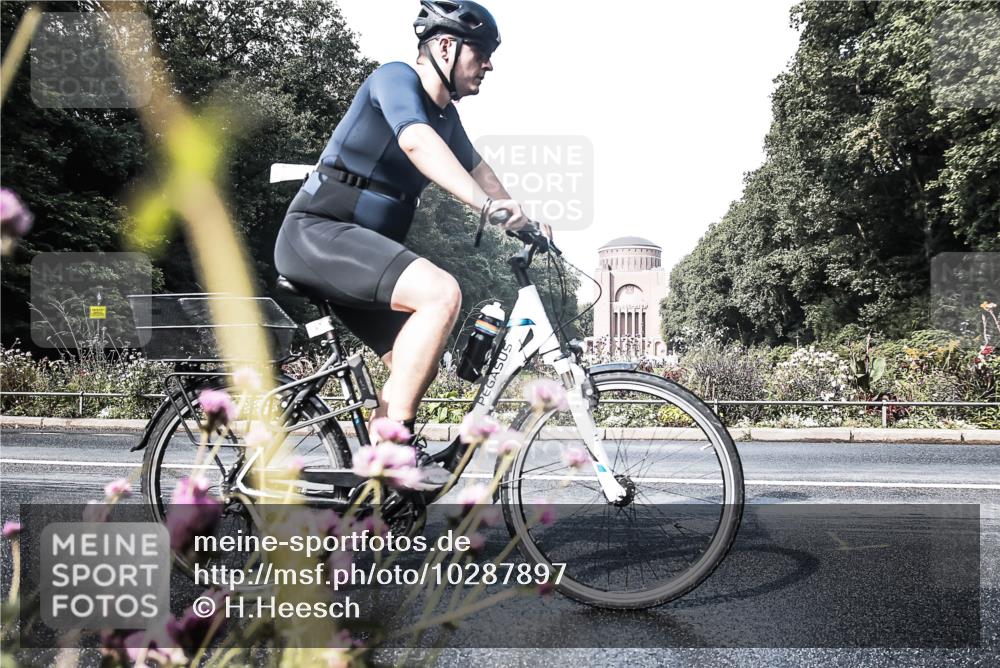 13.09.2026 - Stadtparktriathlon H.Heesch http://msf.ph/oto/10287897 13.09.2026 11:26:08 Radfahren 616, 626, 629, 697, 1798 meine-sportfotos.de