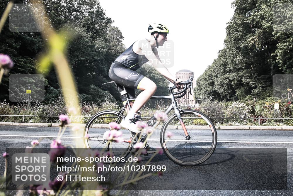 13.09.2026 - Stadtparktriathlon H.Heesch http://msf.ph/oto/10287899 13.09.2026 11:26:09 Radfahren 616, 626, 629, 697, 1798 meine-sportfotos.de