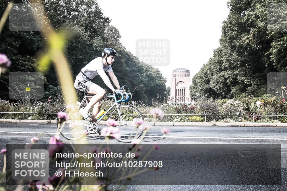 13.09.2026 - Stadtparktriathlon H.Heesch http://msf.ph/oto/10287908 13.09.2026 11:26:12 Radfahren 626, 629, 688, 1798 meine-sportfotos.de