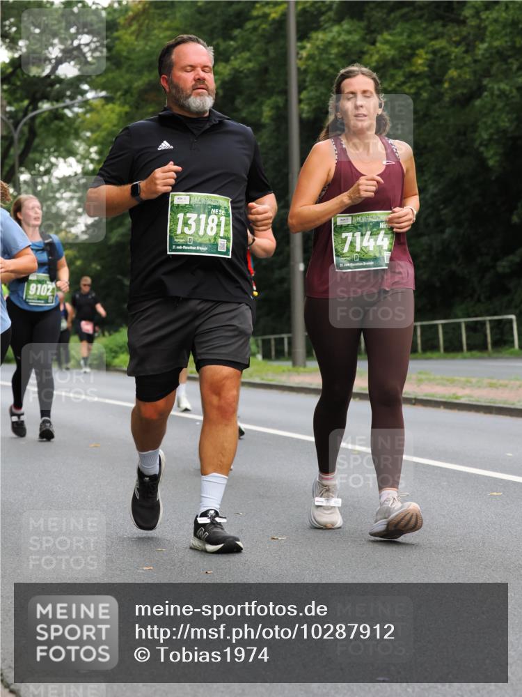 13.09.2026 - 21. swb-Marathon Bremen TobiasT http://msf.ph/oto/10287912 13.09.2026 12:23:34 Laufen 9102, 13181, 21, 26, 7144, 21 meine-sportfotos.de