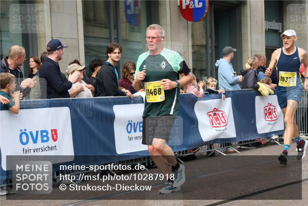 13.09.2026 - 21. swb-Marathon Bremen Strokosch-Dieckow http://msf.ph/oto/10287918 13.09.2026 10:43:27 Ziel 10337, 10742, 11019, 11208, 11312, 11607, 11614, 11930, 11948, 12250, 12253, 12436, 13509, 10328, 10346, 10456, 10618, 11042, 11143, 11468, 11632, 11826, 12053, 12406, 12469, 13523 meine-sportfotos.de