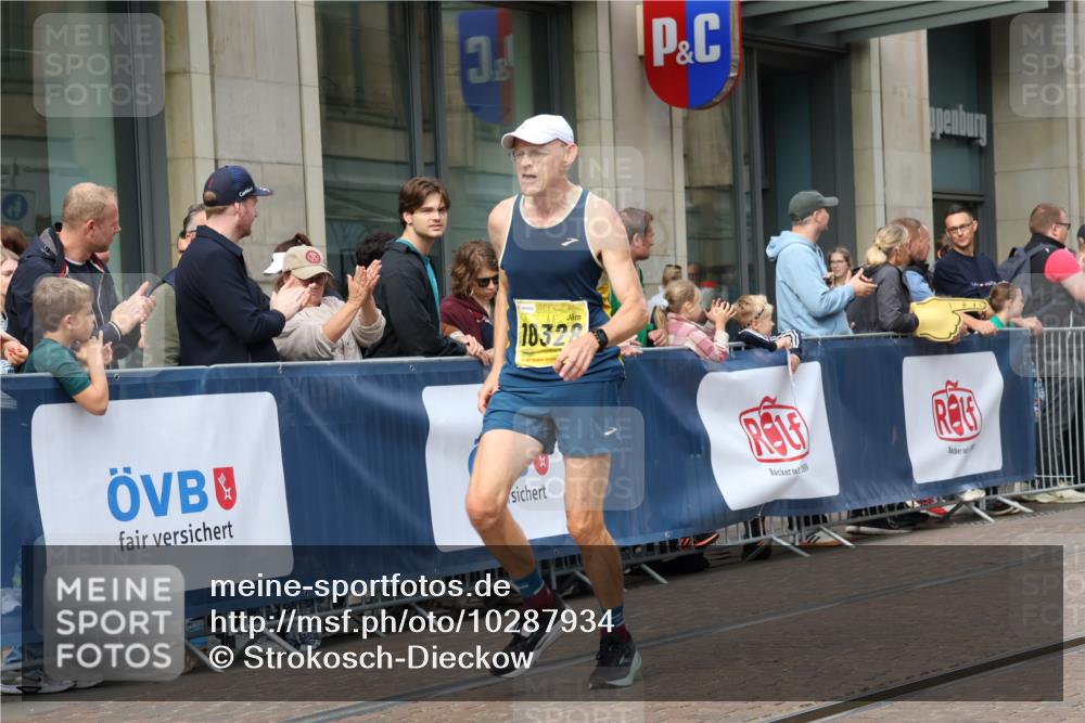 13.09.2026 - 21. swb-Marathon Bremen Strokosch-Dieckow http://msf.ph/oto/10287934 13.09.2026 10:43:28 Ziel 10337, 10742, 11019, 11208, 11312, 11447, 11607, 11614, 11930, 11948, 12250, 12253, 12436, 12559, 13509, 10328, 10346, 10456, 10618, 11042, 11143, 11468, 11607, 11632, 11826, 12406, 12469, 13523 meine-sportfotos.de