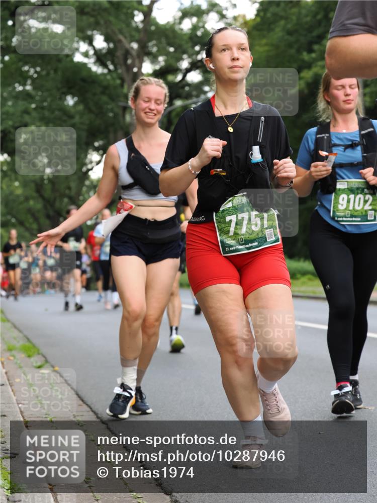 13.09.2026 - 21. swb-Marathon Bremen TobiasT http://msf.ph/oto/10287946 13.09.2026 12:23:38 Laufen 7751, 21, 26, 9102 meine-sportfotos.de