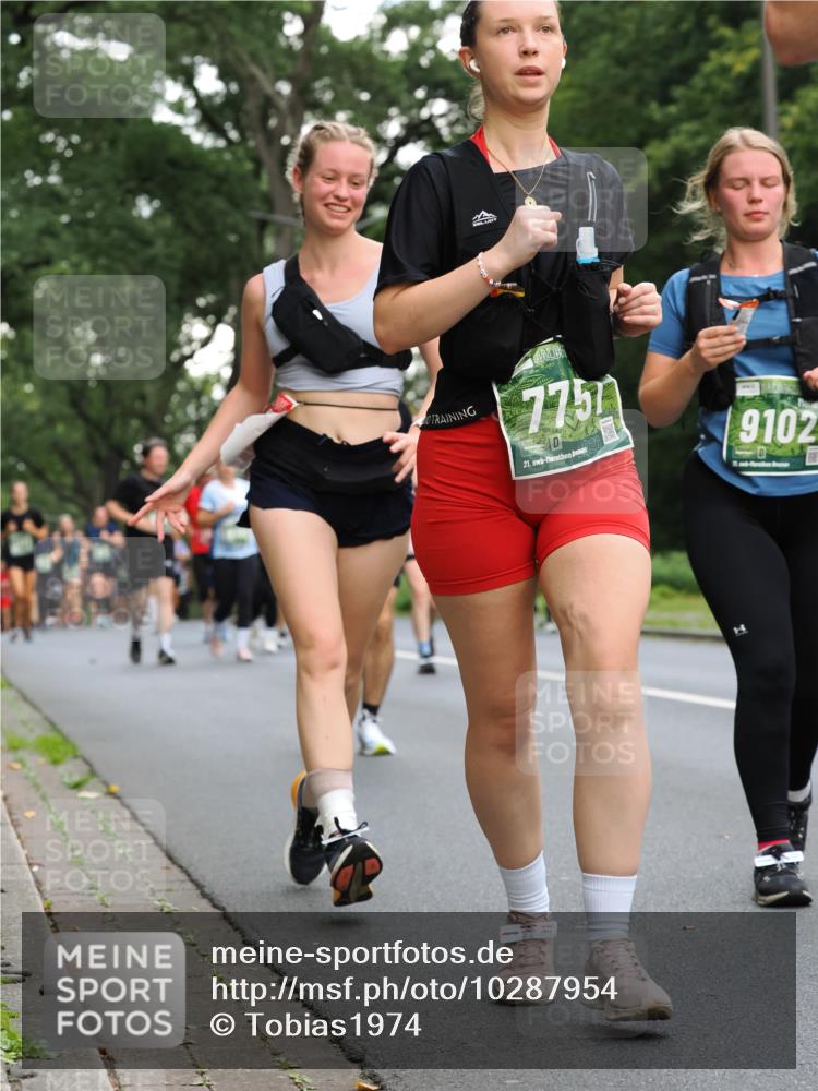 13.09.2026 - 21. swb-Marathon Bremen TobiasT http://msf.ph/oto/10287954 13.09.2026 12:23:38 Laufen 7757, 21, 9102 meine-sportfotos.de
