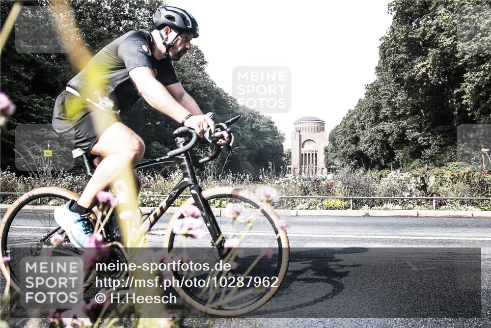 13.09.2026 - Stadtparktriathlon H.Heesch http://msf.ph/oto/10287962 13.09.2026 11:26:27 Radfahren 660, 730, 746, 820, 821 meine-sportfotos.de