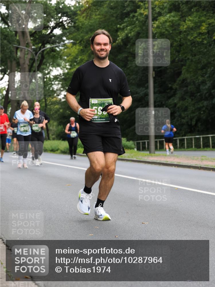 13.09.2026 - 21. swb-Marathon Bremen TobiasT http://msf.ph/oto/10287964 13.09.2026 12:23:41 Laufen 9768, 930, 58, 6537, 21 meine-sportfotos.de