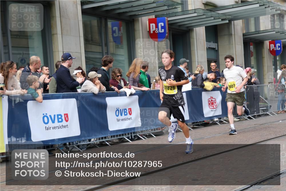 13.09.2026 - 21. swb-Marathon Bremen Strokosch-Dieckow http://msf.ph/oto/10287965 13.09.2026 10:43:30 Ziel 10337, 10742, 11019, 11208, 11312, 11447, 11614, 11930, 11948, 12250, 12253, 12436, 12559, 13509, 10328, 10346, 10456, 10618, 11468, 11607, 11632, 11826, 12406, 12469 meine-sportfotos.de