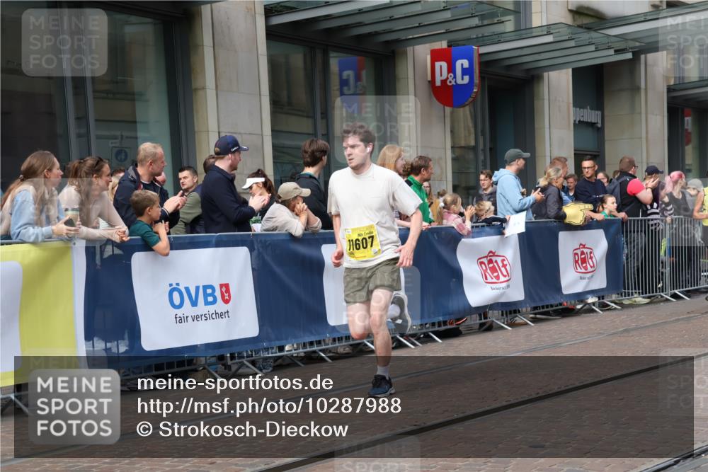 13.09.2026 - 21. swb-Marathon Bremen Strokosch-Dieckow http://msf.ph/oto/10287988 13.09.2026 10:43:31 Ziel 10337, 10742, 11019, 11208, 11312, 11447, 11614, 11930, 11948, 12250, 12253, 12436, 12559, 13509, 10328, 10346, 10456, 10618, 10742, 11468, 11607, 11632, 11826, 12406, 12469 meine-sportfotos.de