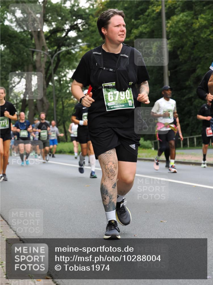 13.09.2026 - 21. swb-Marathon Bremen TobiasT http://msf.ph/oto/10288004 13.09.2026 12:23:48 Laufen 777, 6790, 5024, 13, 21, 026 meine-sportfotos.de