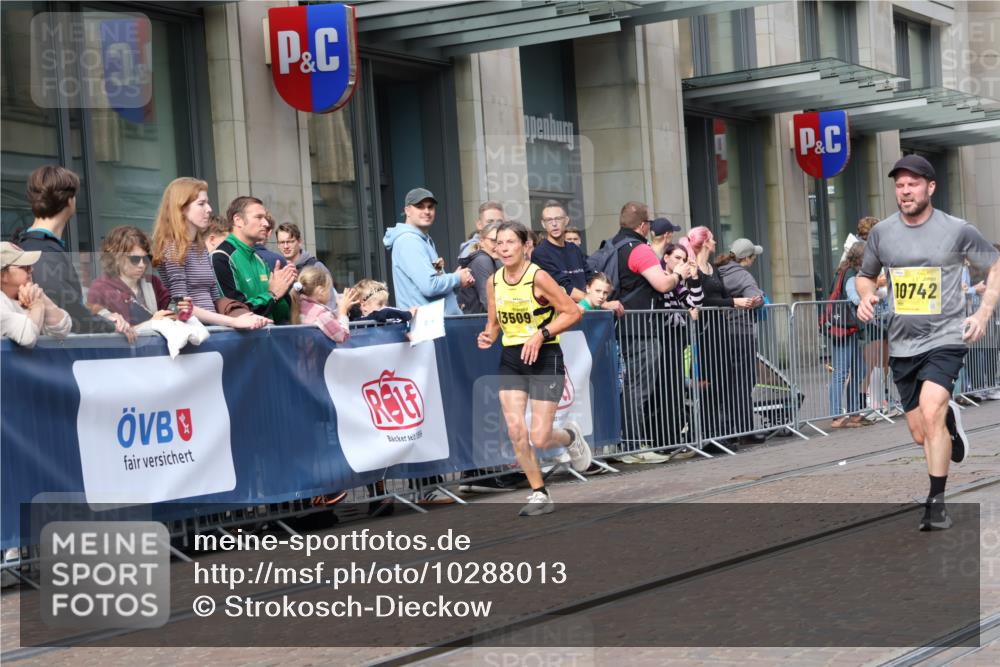 13.09.2026 - 21. swb-Marathon Bremen Strokosch-Dieckow http://msf.ph/oto/10288013 13.09.2026 10:43:33 Ziel 10337, 10342, 11019, 11208, 11312, 11447, 11614, 11930, 11948, 12250, 12253, 12436, 12559, 13509, 13538, 10328, 10346, 10456, 10618, 10742, 11468, 11607, 11826, 12406, 12469, 13509 meine-sportfotos.de