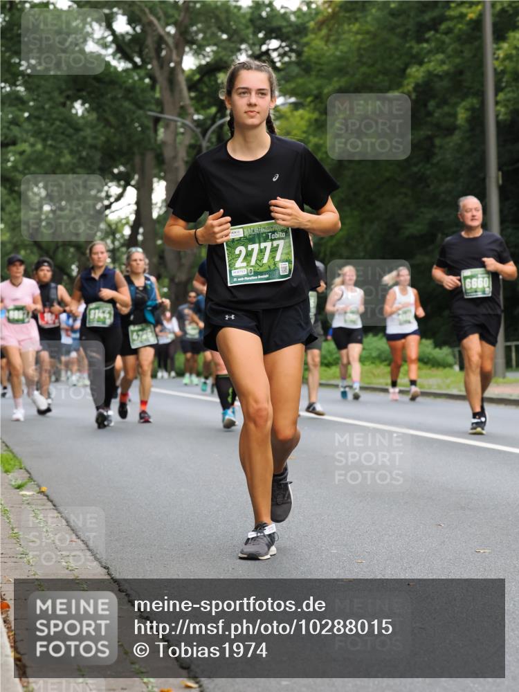 13.09.2026 - 21. swb-Marathon Bremen TobiasT http://msf.ph/oto/10288015 13.09.2026 12:23:53 Laufen 8145, 2777, 8753, 21, 6660 meine-sportfotos.de
