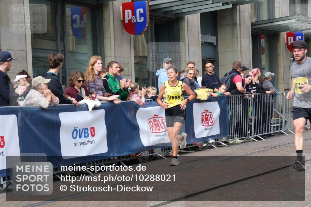 13.09.2026 - 21. swb-Marathon Bremen Strokosch-Dieckow http://msf.ph/oto/10288021 13.09.2026 10:43:33 Ziel 10337, 10342, 11019, 11208, 11312, 11447, 11614, 11930, 11948, 12250, 12253, 12436, 12559, 13509, 13538, 10328, 10346, 10456, 10618, 10742, 11468, 11607, 11826, 12406, 12469, 13509 meine-sportfotos.de